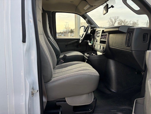 2025 Chevrolet Express Cutaway 3500 1WT